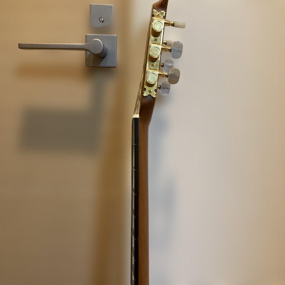 Ovation 1713 Classicギター ハードケース、弦2本付