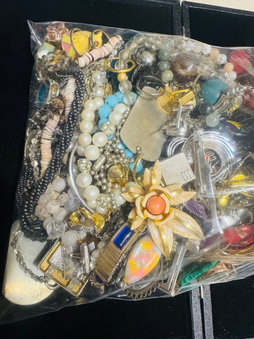 遺品整理品　アクセサリーまとめ