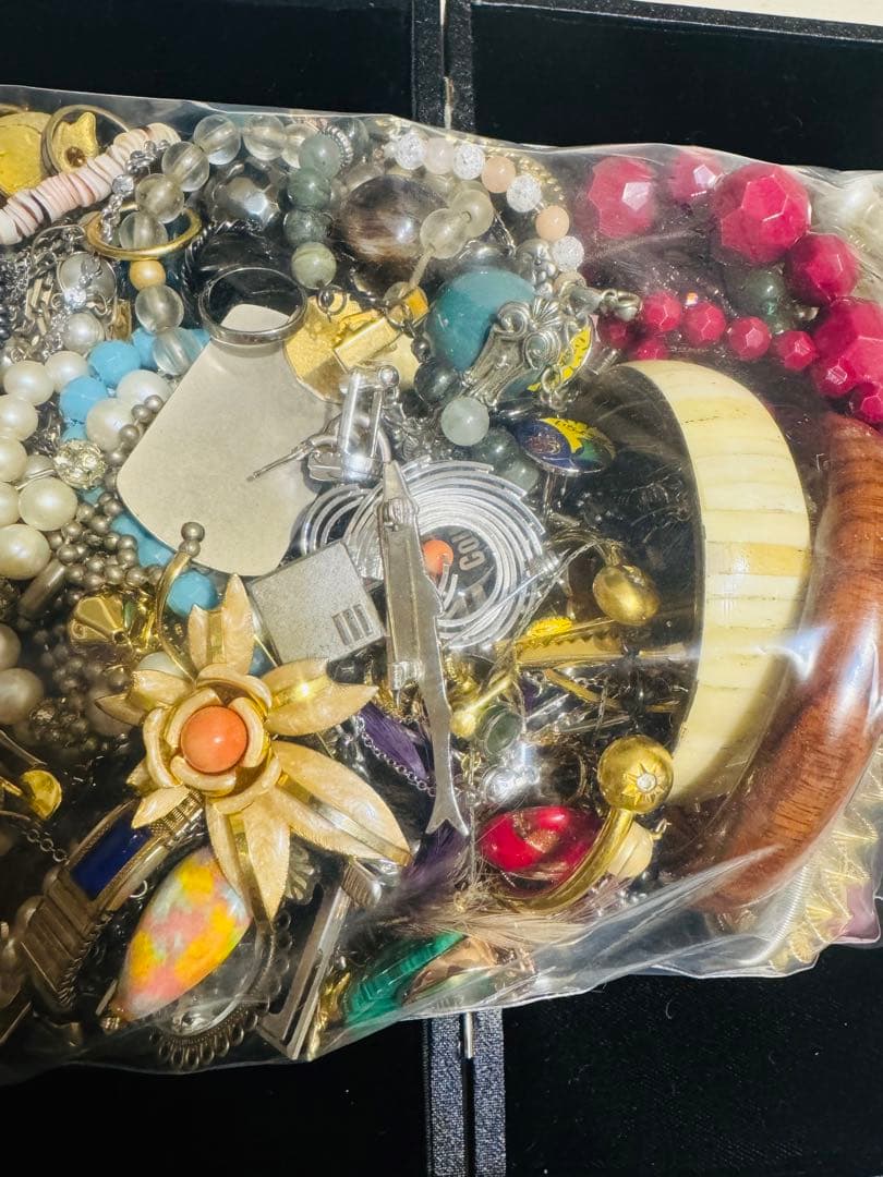 遺品整理品　アクセサリーまとめ