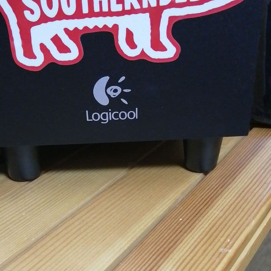 Logicool というパソコンに繋げるスピーカーです。