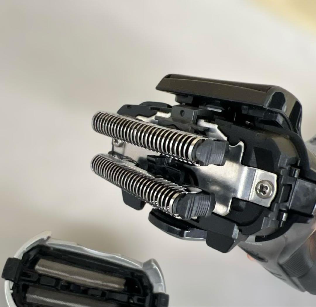 512545パナソニック ラムダッシュメンズシェーバー 3枚刃ES-ST8T-S