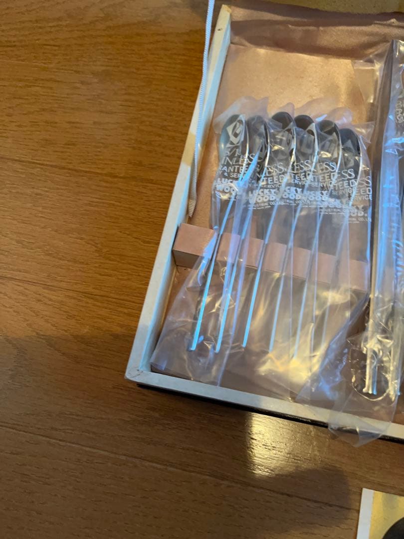 ラッキーウッド　カトラリーセット18-10ディナーセット20PC(5客用)