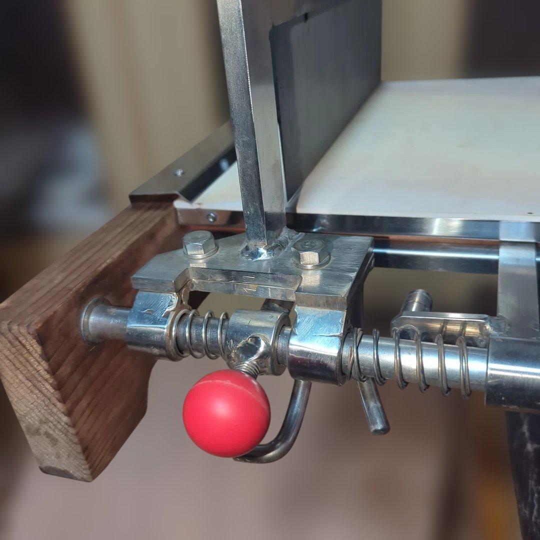 麺切りカッター　麺切り台　完動品　台の下部の横木が１本欠品