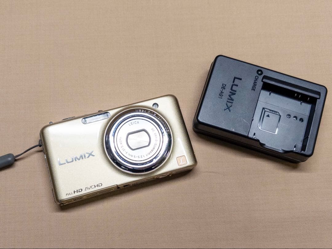 Panasonic LUMIX DMC-FX77 ゴールド