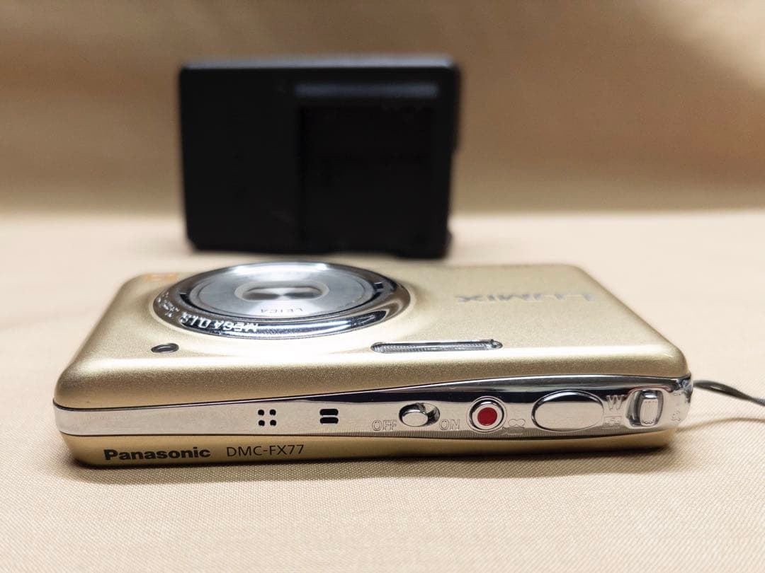 Panasonic LUMIX DMC-FX77 ゴールド