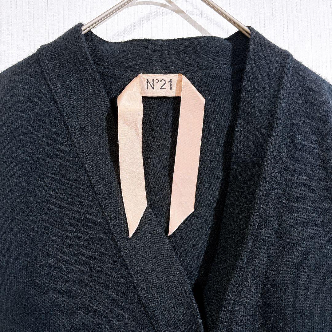 ヌメロヴェントゥーノ　カーディガン　Ｖネック　ロゴ入り　クロップド丈　ショート