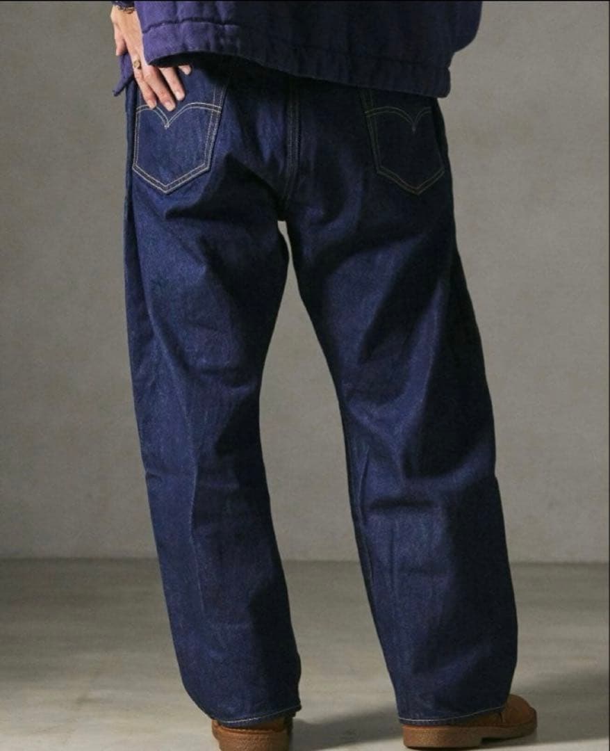 Levi's ダークブルーストレートデニム