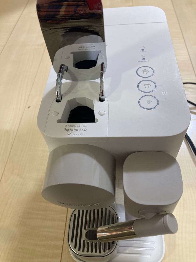 Nespresso ラティシマ・ワン カプセル式コーヒーメーカー F111型