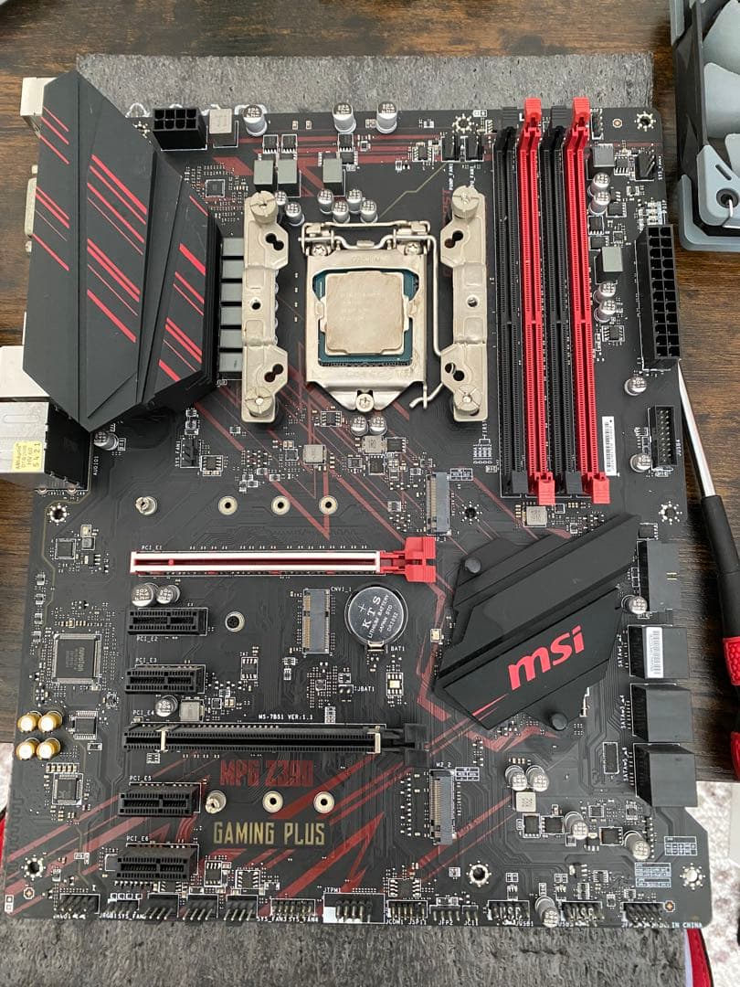CPU MSI Z390 GAMING PLUS + i7-8700K