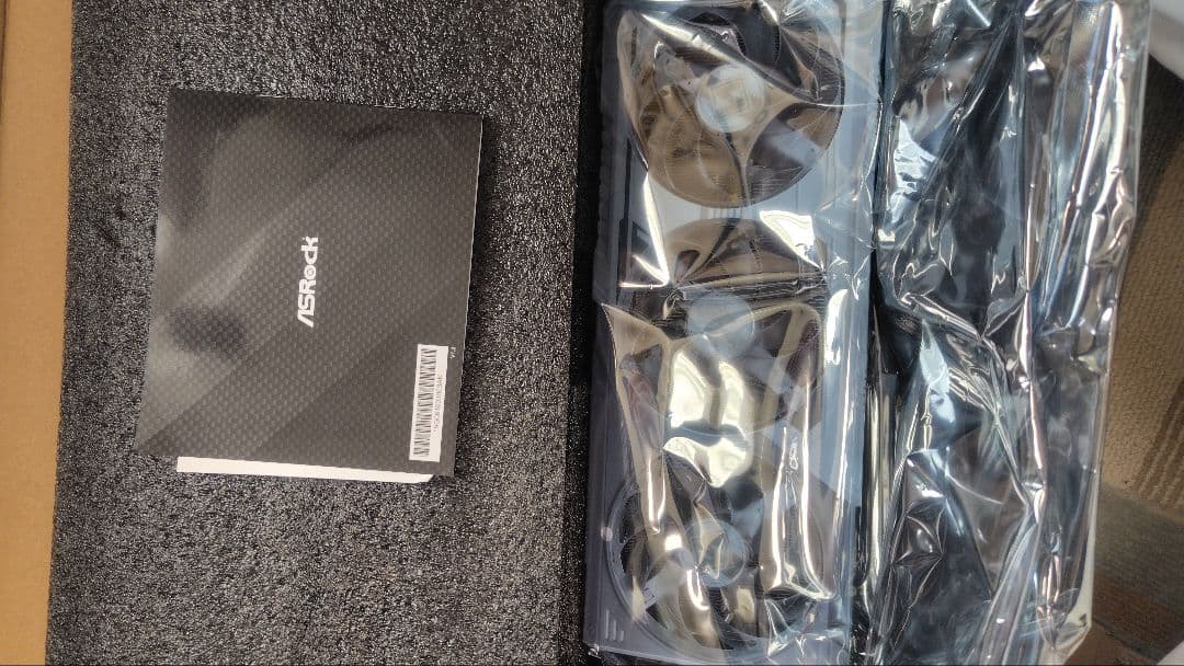 グラフィックボード・グラボ・ビデオカード ASRock Radeon RX 9060 XT 16GB