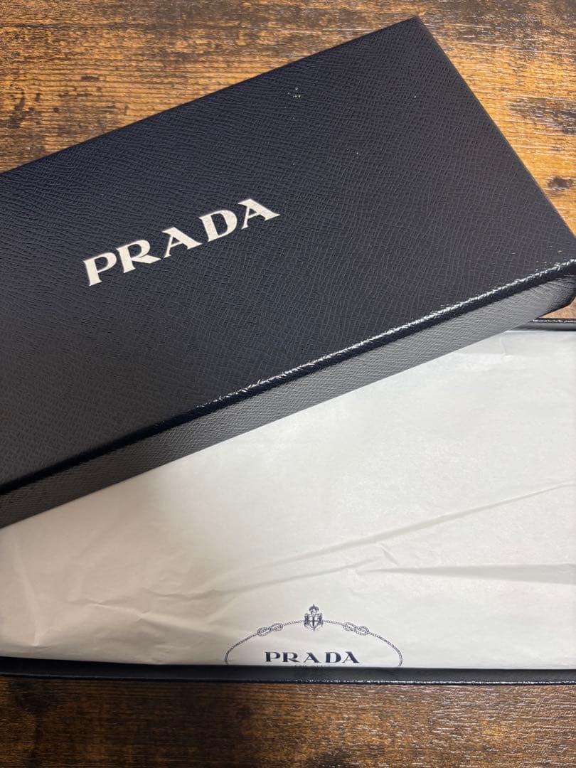 PRADA サフィアーノレザー 長財布 ラウンドファスナー