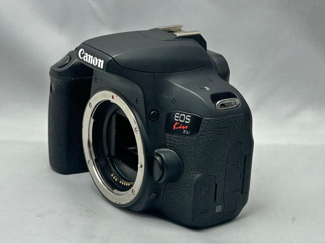 ショット数3,200の極美品！一眼レフカメラ Canon kiss x9i ♪