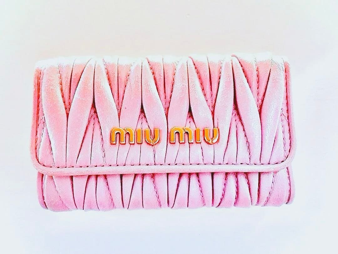 【うまる。】【正規品】miu miu キーケース マテラッセ 箱付き