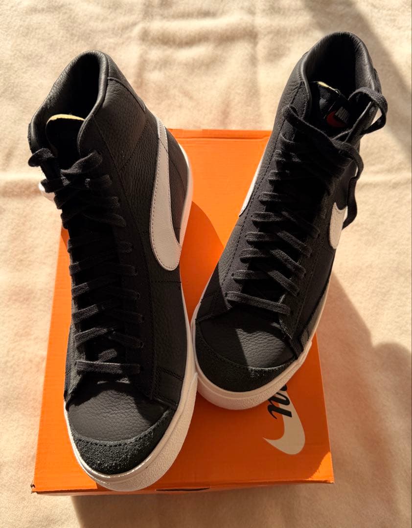 スウッシュ反転のスラムジャム×ナイキ ブレーザー ミッド クラス 1977 黒白