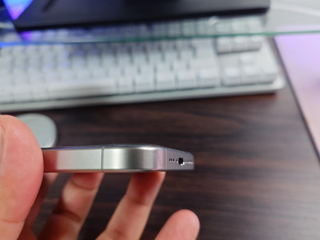 Apple iPhone 15 pro 128g ナチュラルチタニウム ※訳アリ