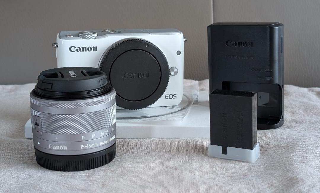 【美品】Canon EOS M10 ホワイト レンズ付き