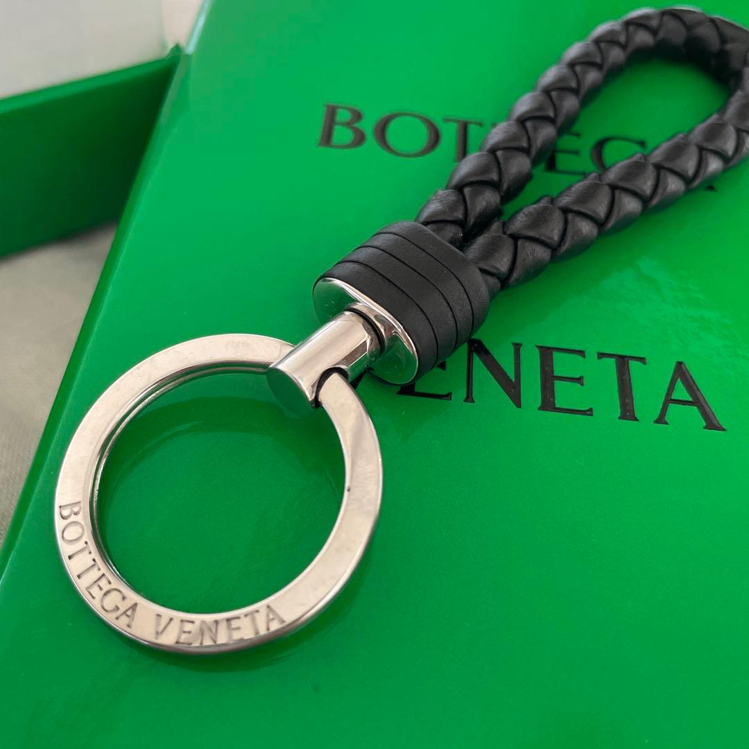 BOTTEGA VENETA 編み込みレザーキーホルダー