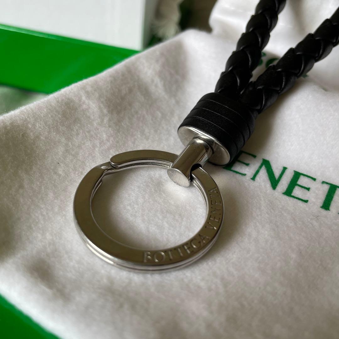 BOTTEGA VENETA 編み込みレザーキーホルダー