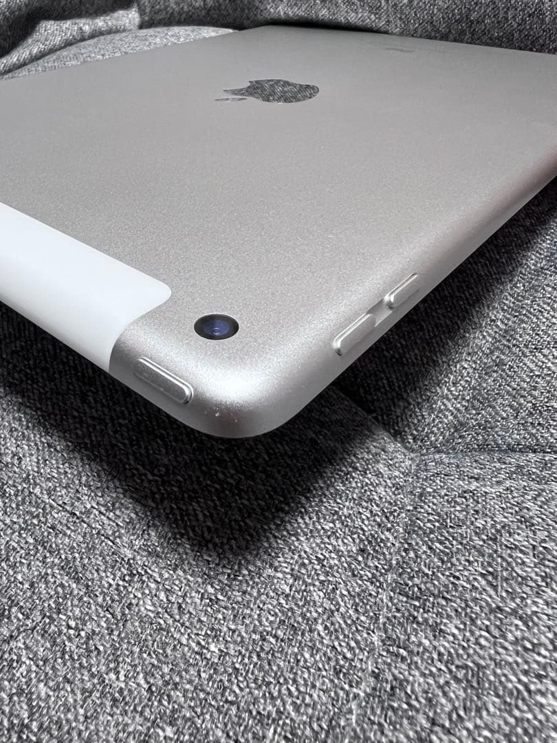 iPad 第5世代　Wi-Fi+ Cellularモデル　128G シルバー