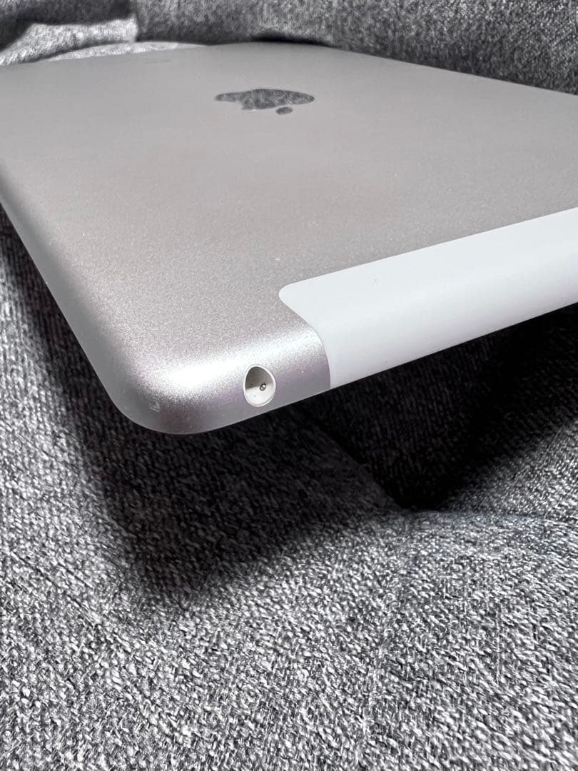 iPad 第5世代　Wi-Fi+ Cellularモデル　128G シルバー