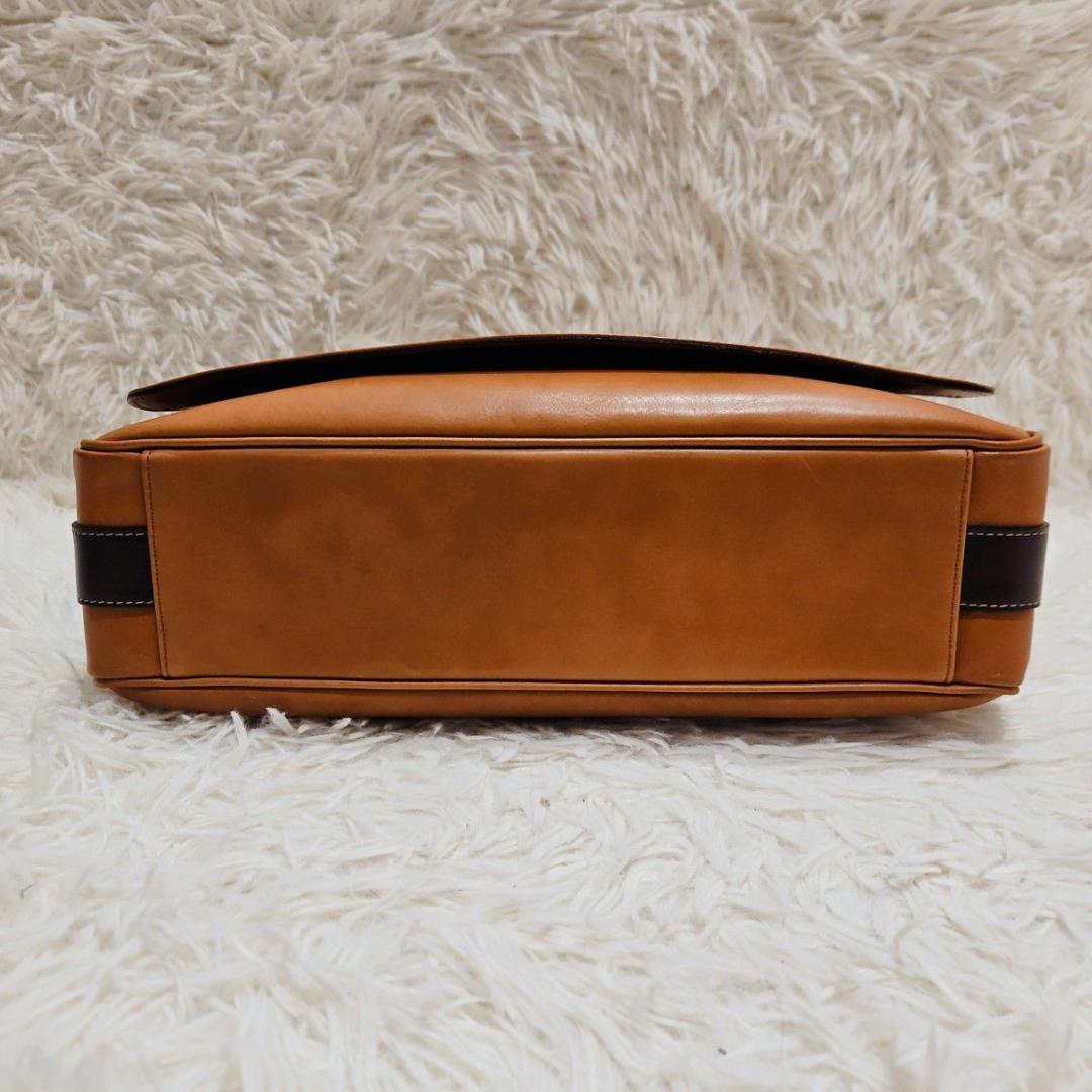 美品 ソメスサドル レザー フラップ ショルダ ーバッグ キャメル A4