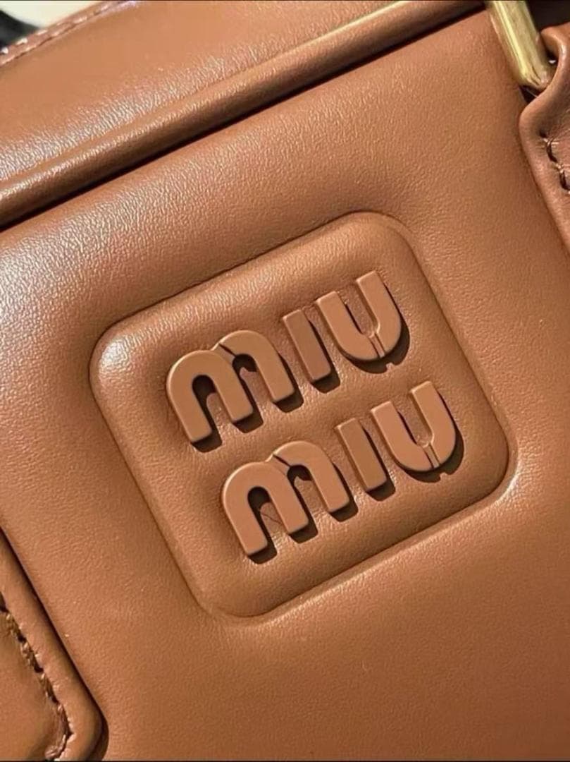 Miu⭐️ Miu レザー ハンドバッグ ブラウン~~~