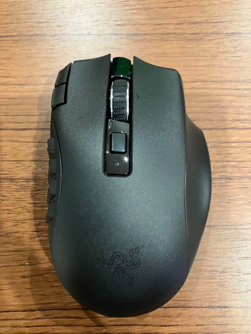 Razer Naga V2 Hyperspeed 本体