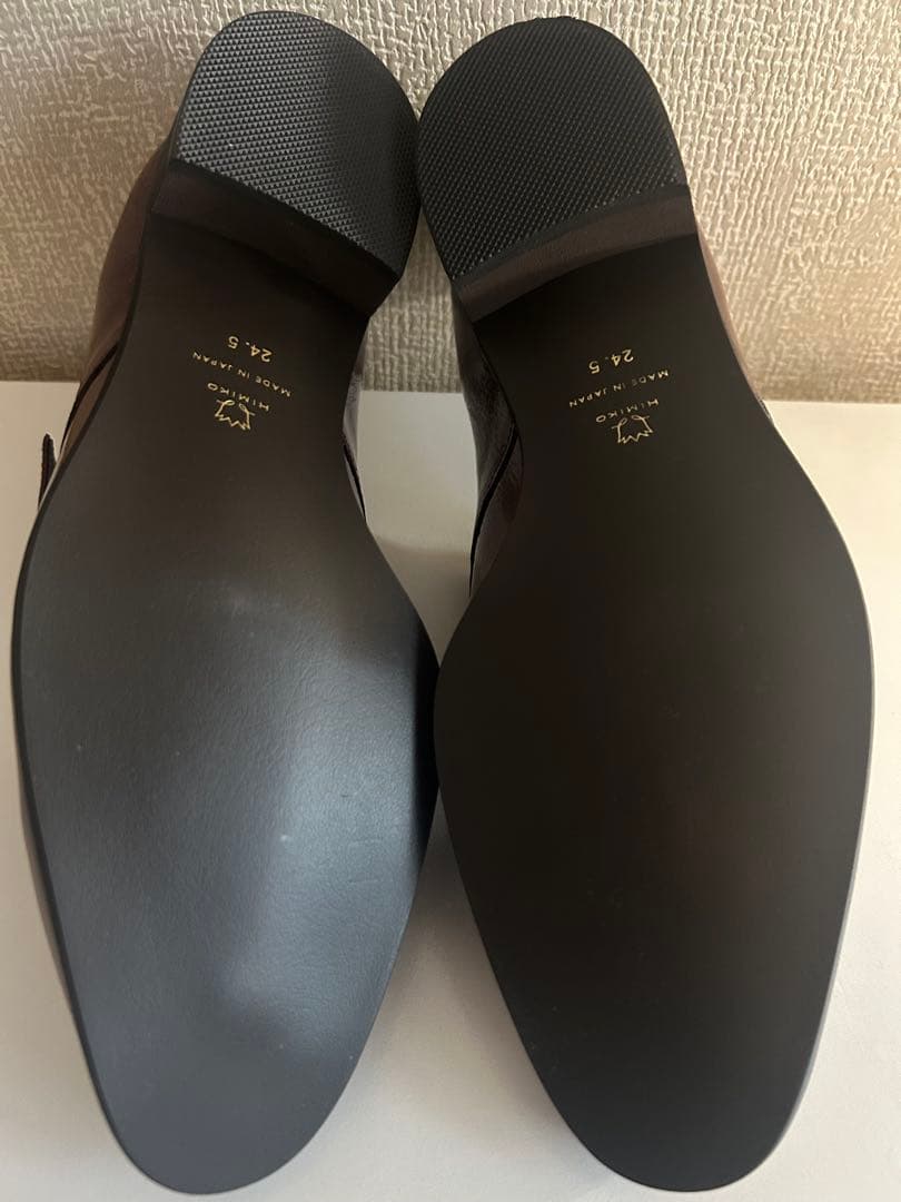 ケイ　新品未使用★卑弥呼（ヒミコ）エナメルバックル付きローファー24.5