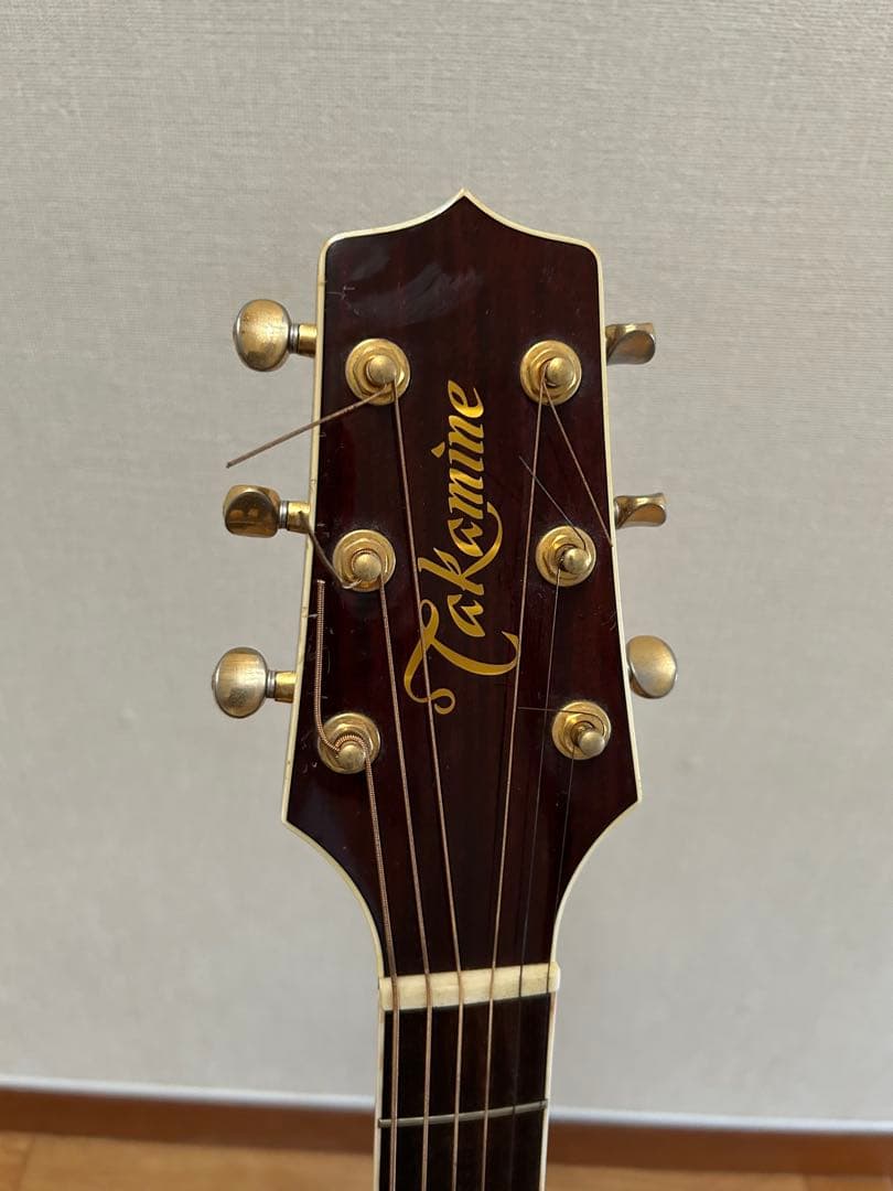 タカミネのアコースティックギター