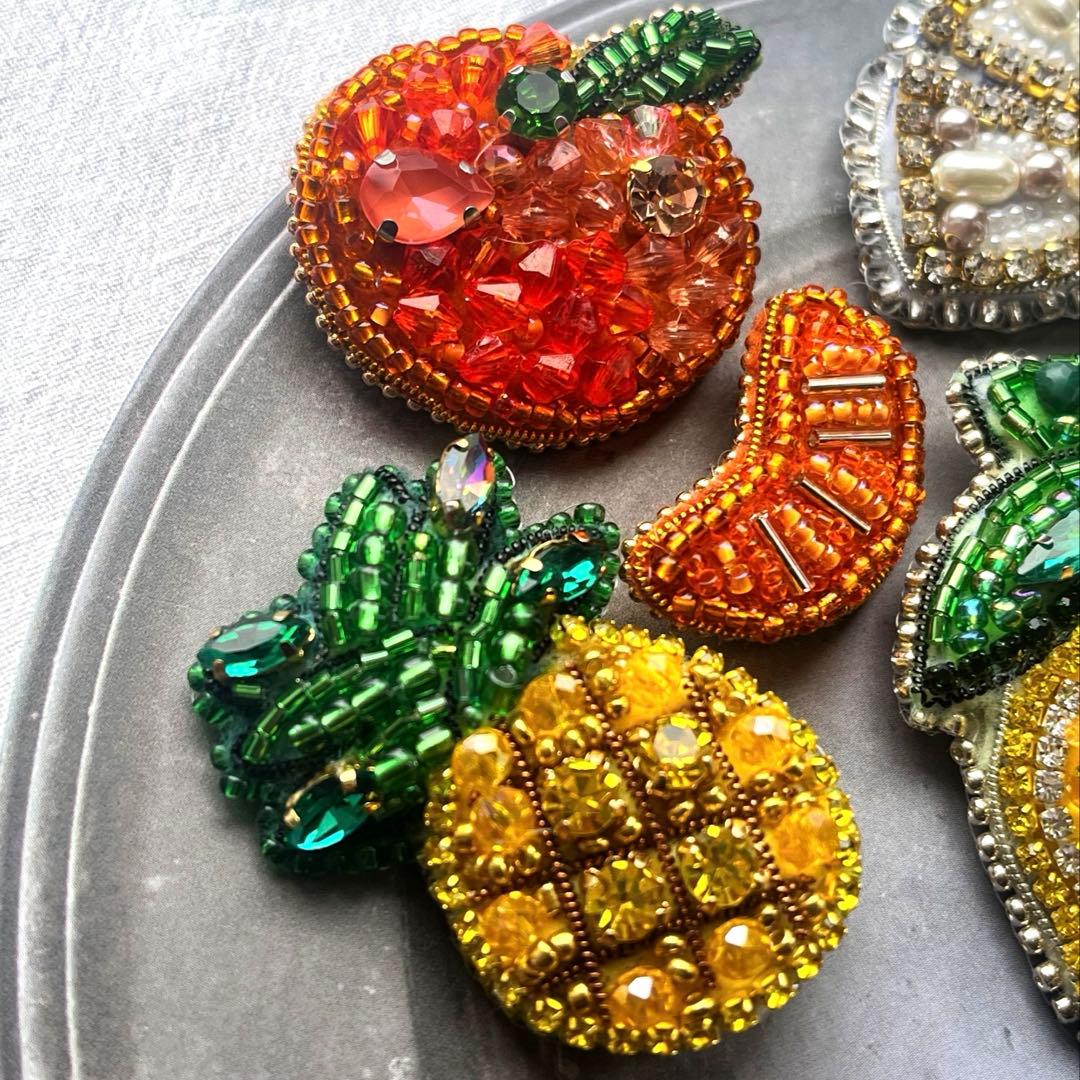 こり パイナップル レモンビーズ刺繍 ブローチ ハンドメイドアクセサリ