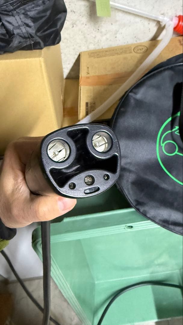 テスラ車用充電ケーブル、アダプター