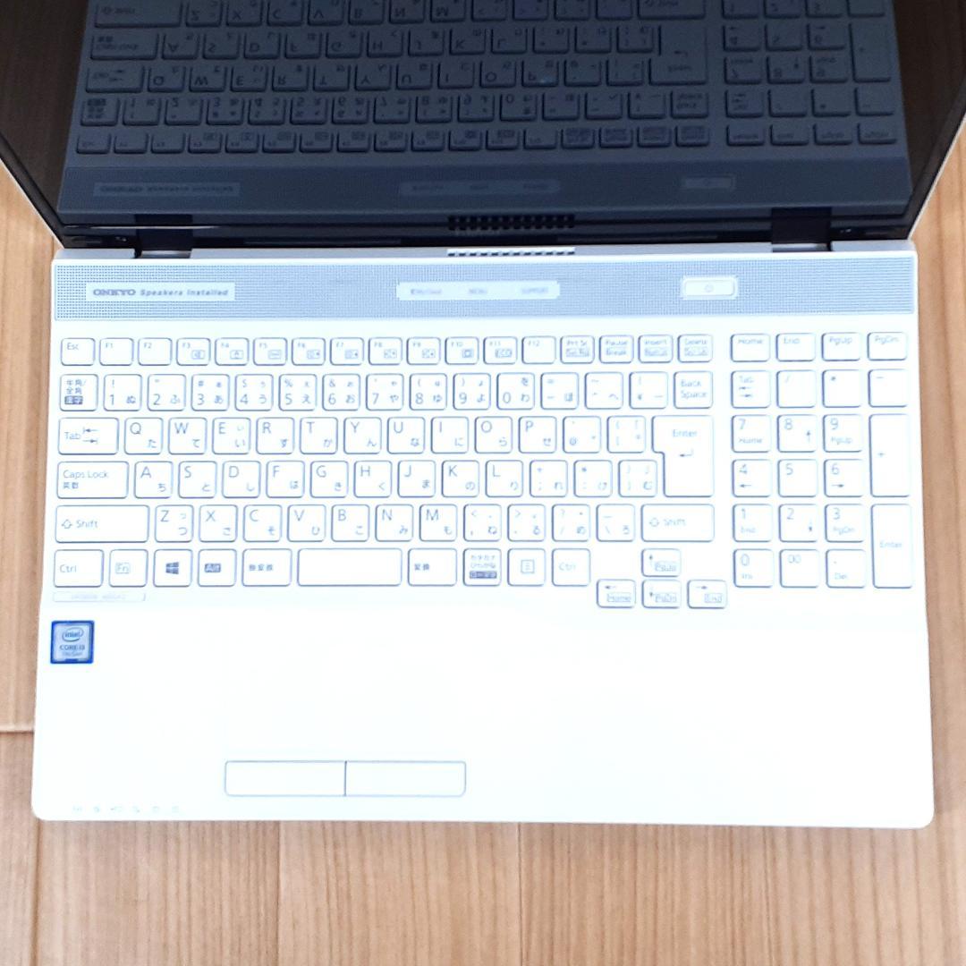 ノートパソコン　ホワイト　FUJITSU　Windows11　ストレージ１T