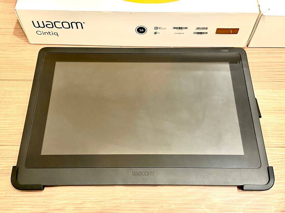 【すぐ描けるセット】替芯＋スタンド＋フィルム貼付済Wacom Cintiq 16
