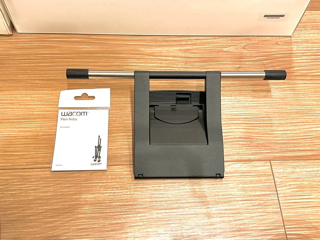 【すぐ描けるセット】替芯＋スタンド＋フィルム貼付済Wacom Cintiq 16
