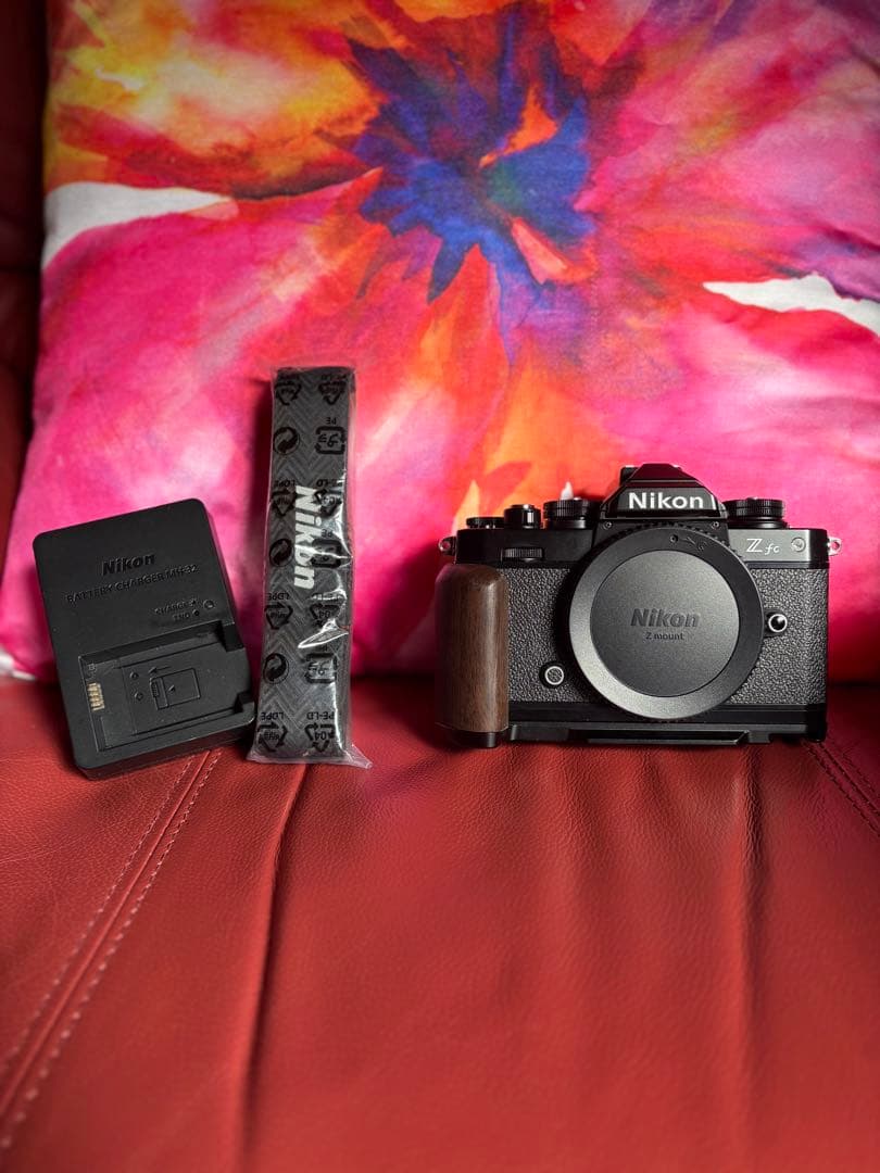 約1800ショット 別売ウッドグリップ付！nikon zfc 人気ブラック 美品
