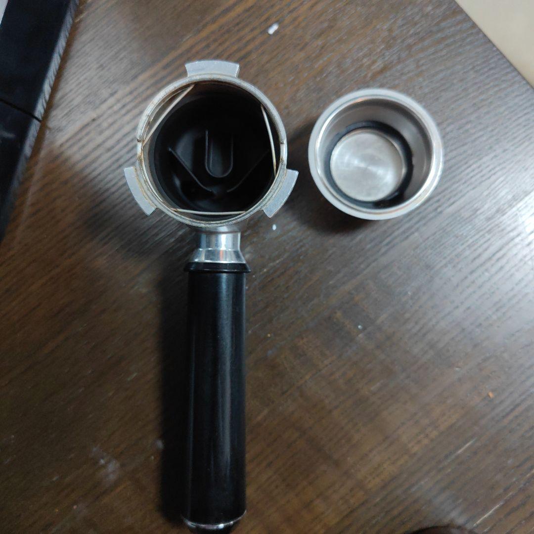 DeLonghi Dedica EC680M エスプレッソマシン