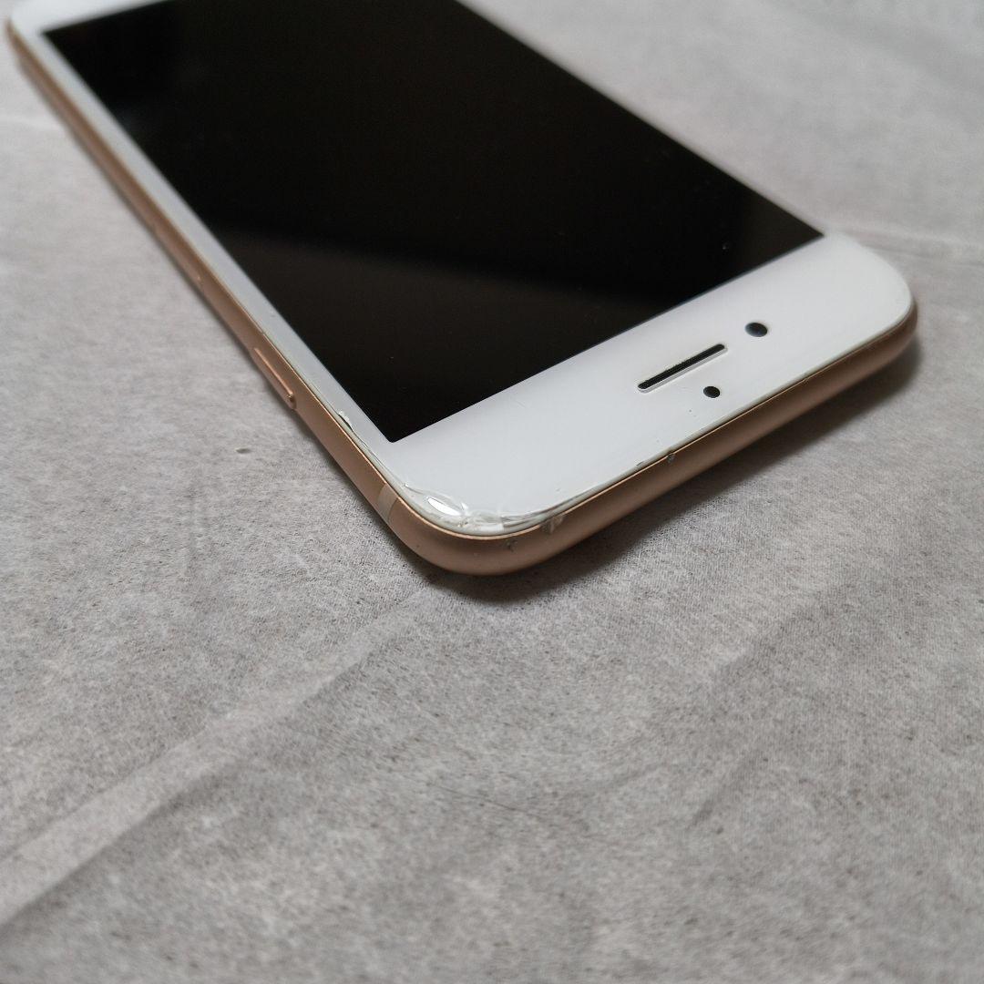 【傷、画面右上角割れ有り。】Apple iPhone 8 64GB ゴールド
