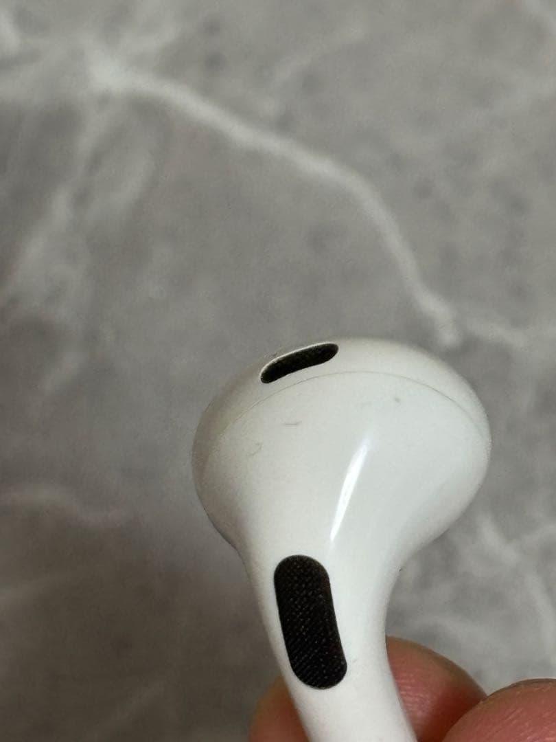 AirPods Pro2 第2世代　本体 新品充電コード、イヤーピース付き