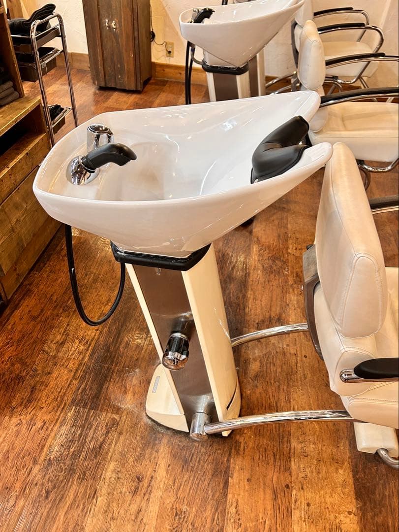 【愛知から3台中の❸】タカラベルモントシャンプー台　引取り限定