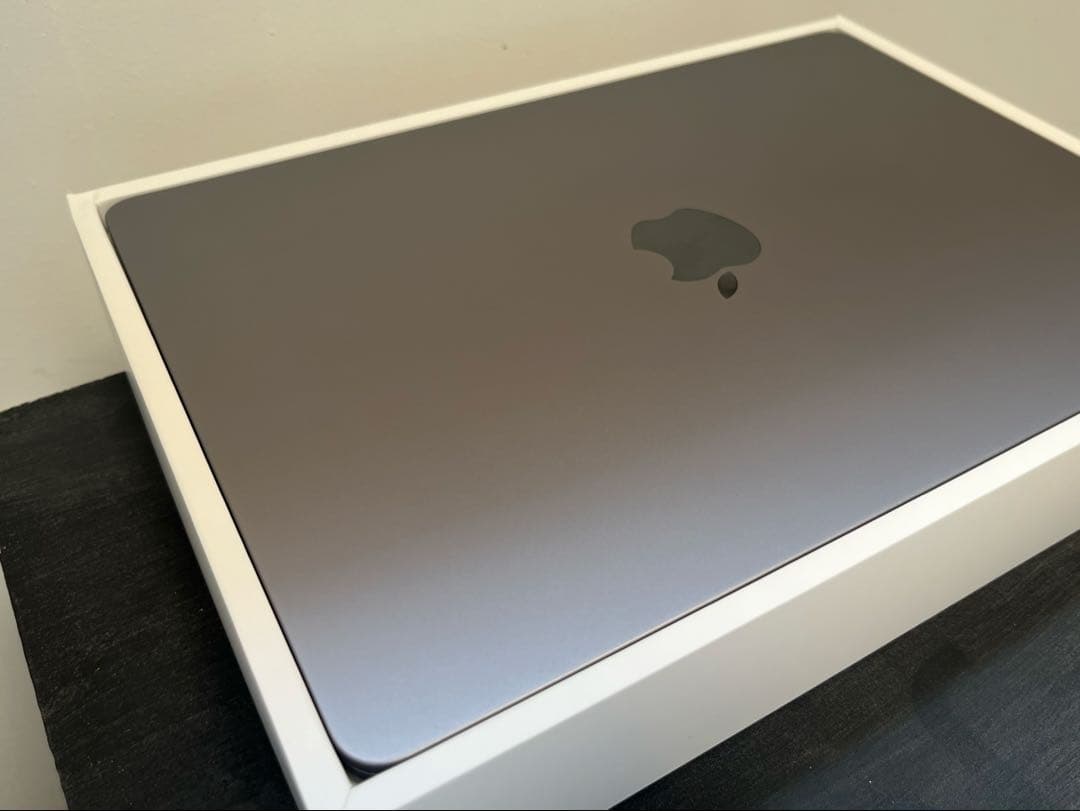 MacBook Airスペースグレイ M2/24GB/2TB SSD