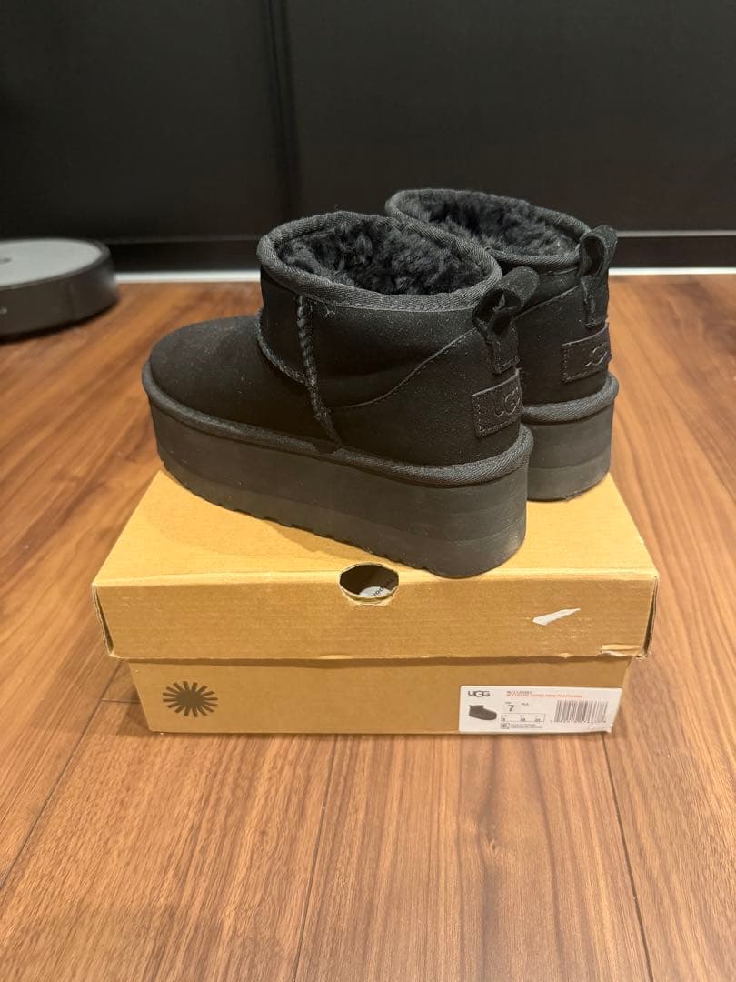 24 新品 UGG ムートンブーツ BLACK 黒