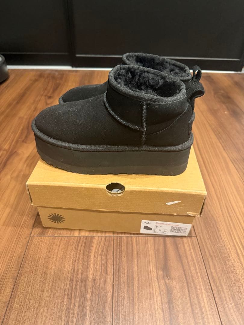 24 新品 UGG ムートンブーツ BLACK 黒