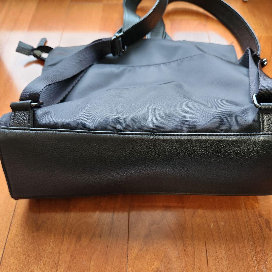 ear PAPILLONNER 本革スクエアレザーリュック