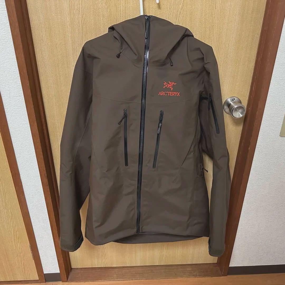アークテリクス　アルファ SV ジャケット マウンテンパーカー　carob