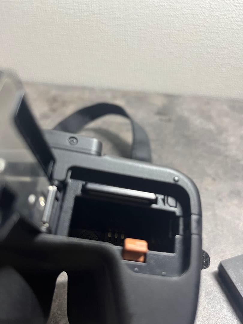 Canon PowerShot SX70 箱無し、カメラストラップ不備あり