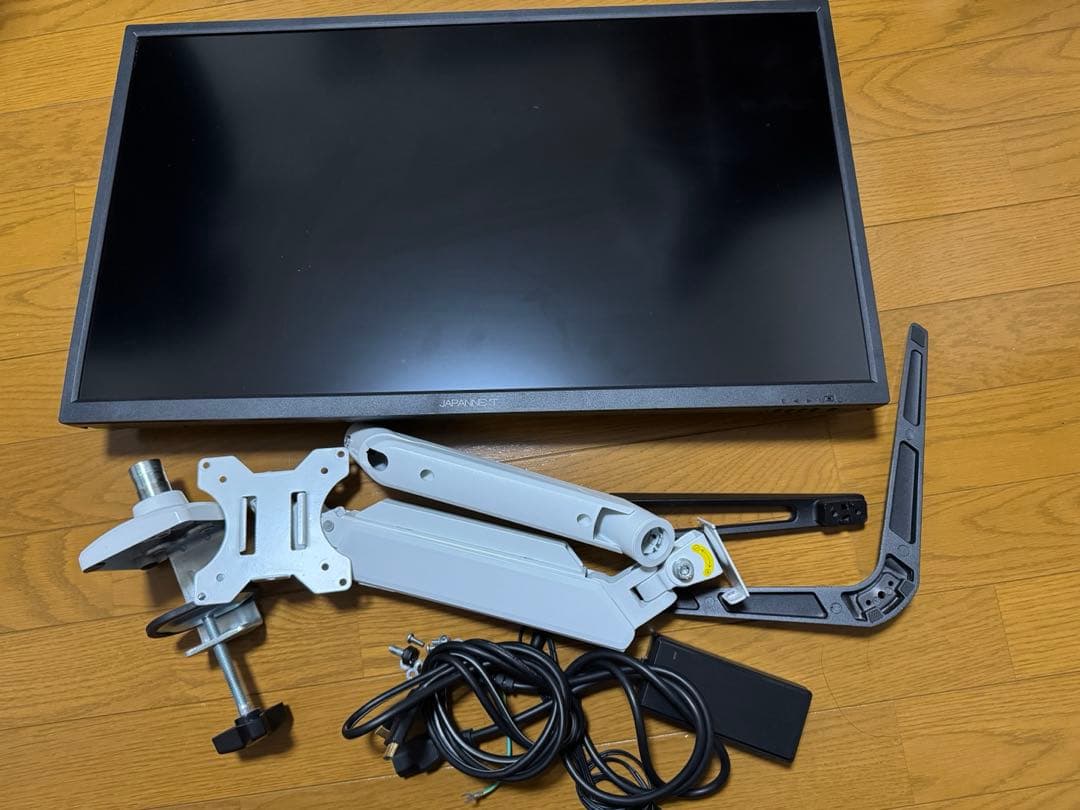 4kモニターとモニターアーム