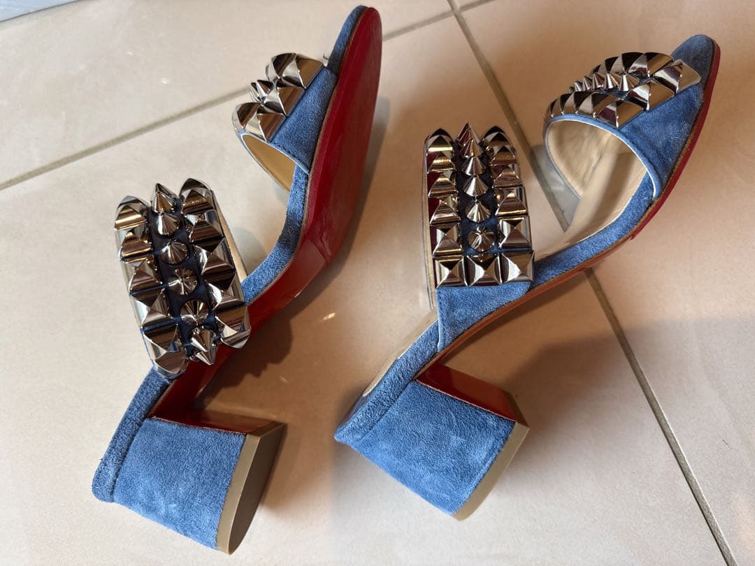 専用【新品・未使用品】ルブタン　スタッズサンダル ブルー