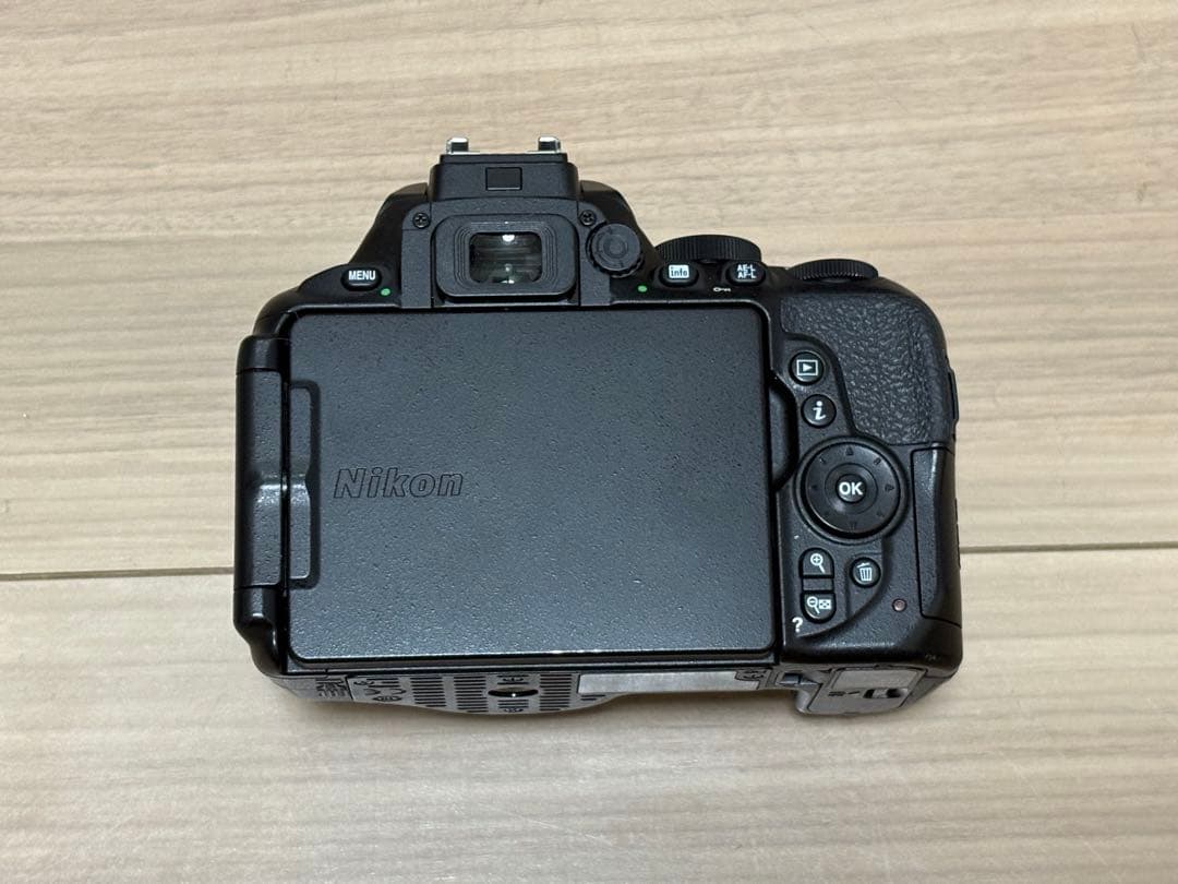 Nikon D5600 デジタル一眼レフカメラ 本体
