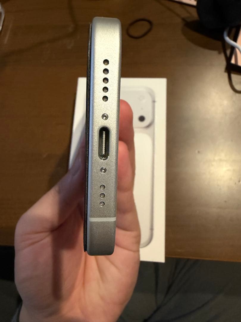 iPhone 17 ホワイト