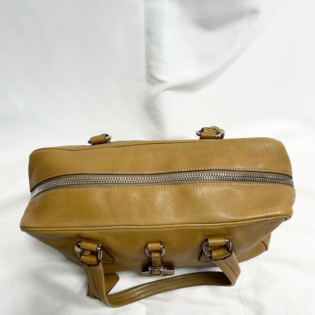 プラダ ボストンバッグ レザー ロゴ 型押し シボ革 大容量 A4可 茶色